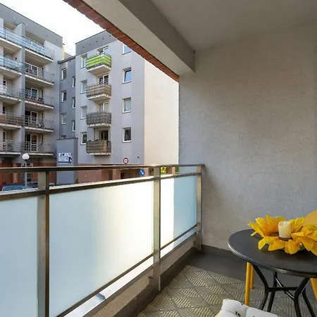 Comfortable Wojskowa By Renters Poznań