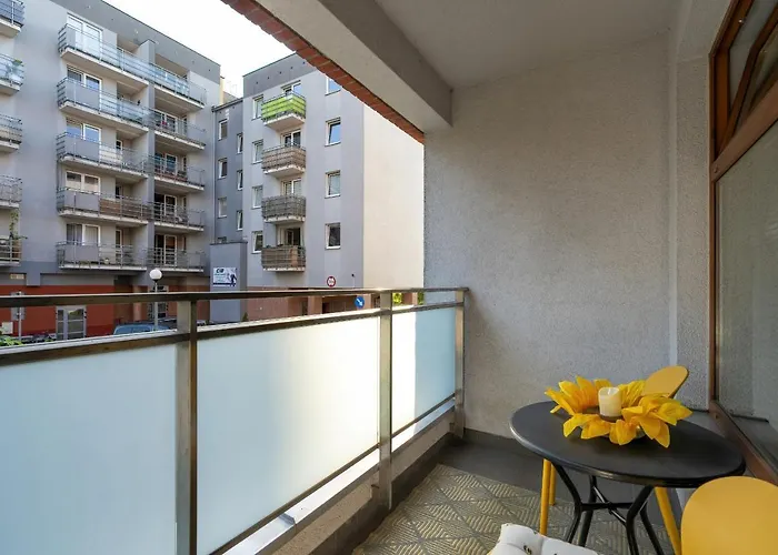 Comfortable Wojskowa By Renters Poznań