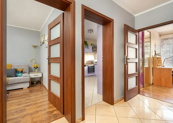 Comfortable Wojskowa By Renters アパート