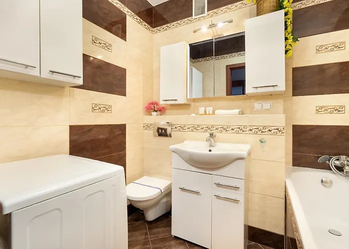 Comfortable Wojskowa By Renters アパート